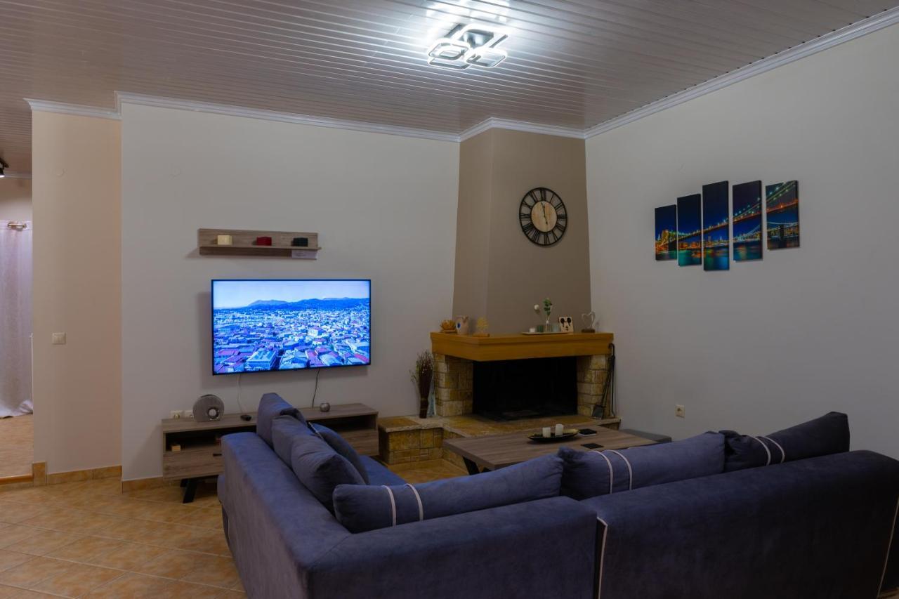 G.R luxury apartment Kalligoni Exterior foto